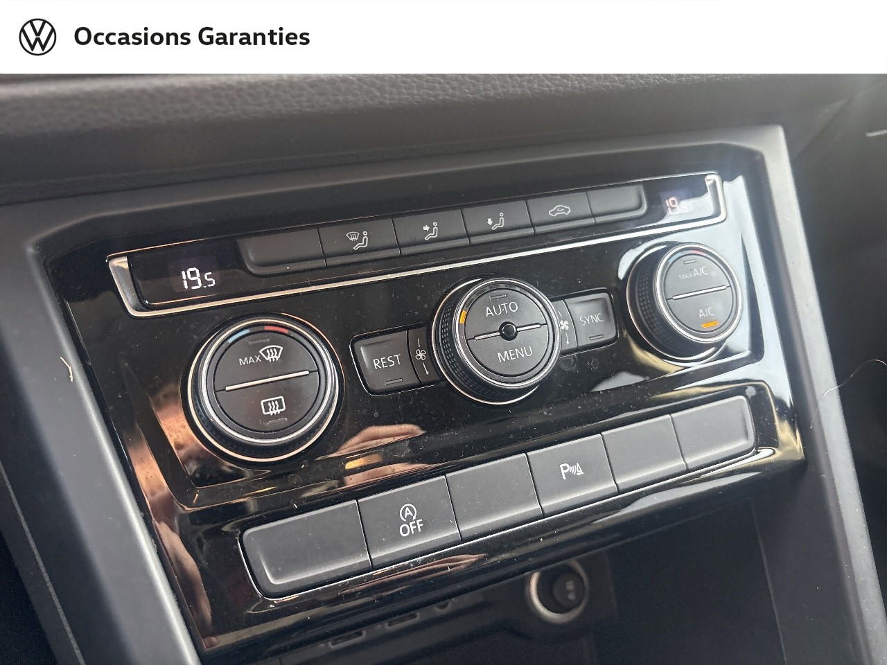 Voitures occasions VOLKSWAGEN TOURAN Connect Lens