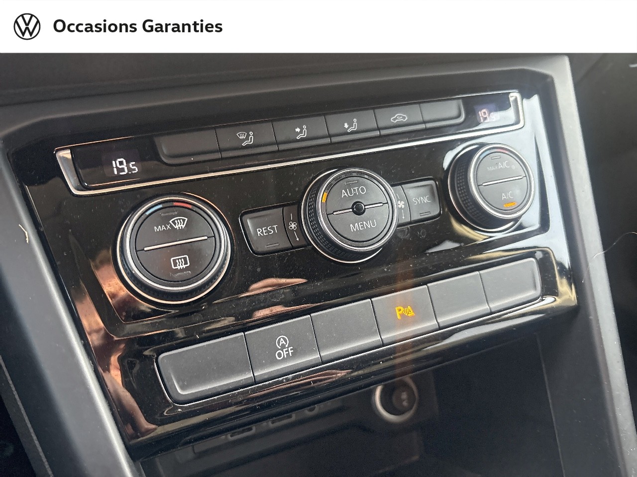 Voitures occasions VOLKSWAGEN TOURAN Connect Lens