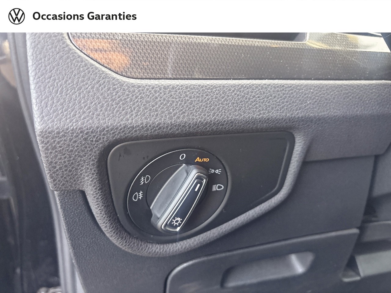 Voitures occasions VOLKSWAGEN TOURAN Connect Lens
