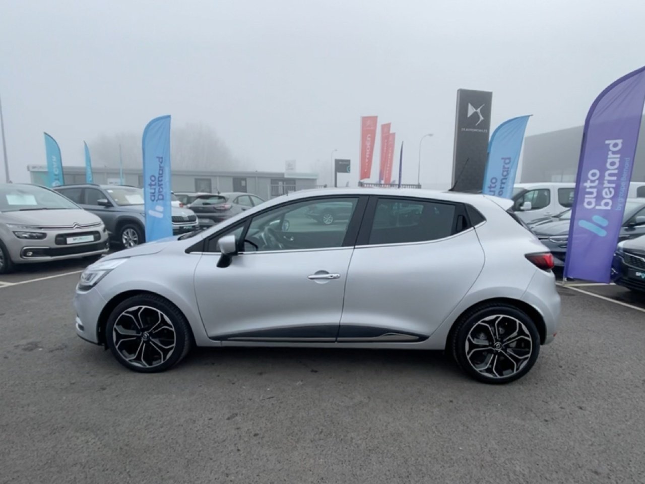 Système Verrouillé Veuillez Contacter Un Représentant Renault Clio 5 RENAULT CLIO 1.5 dCi 90ch energy Intens 5p Euro6c occasion - berline -  manuelle - 15 735 km - CHARLEVILLE-MÉZIÈRES (08000)