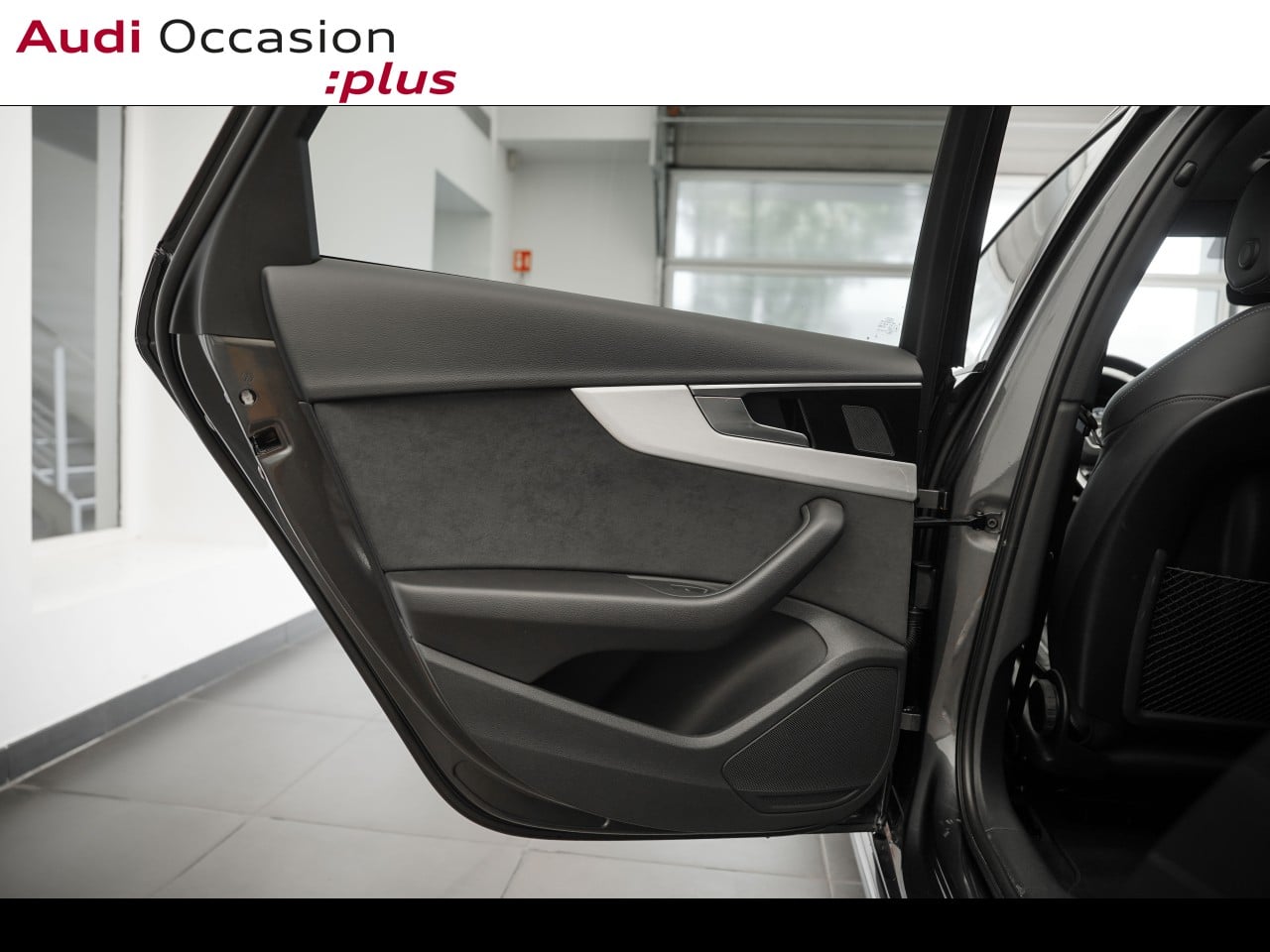 Voitures occasions Audi A4 Avant S line Montigny-le-Bretonneux