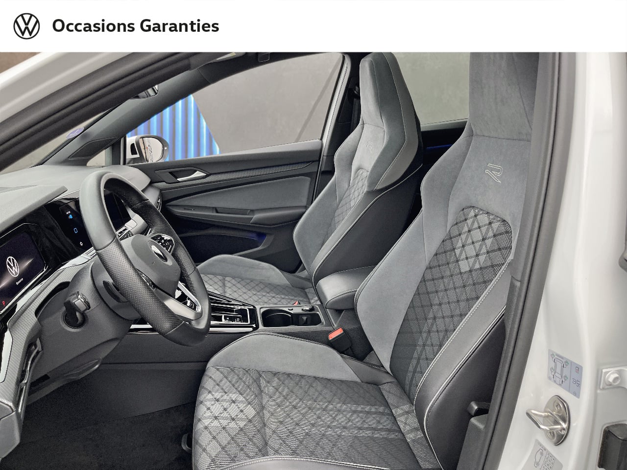 Voitures occasions VOLKSWAGEN GOLF R-Line Orvault