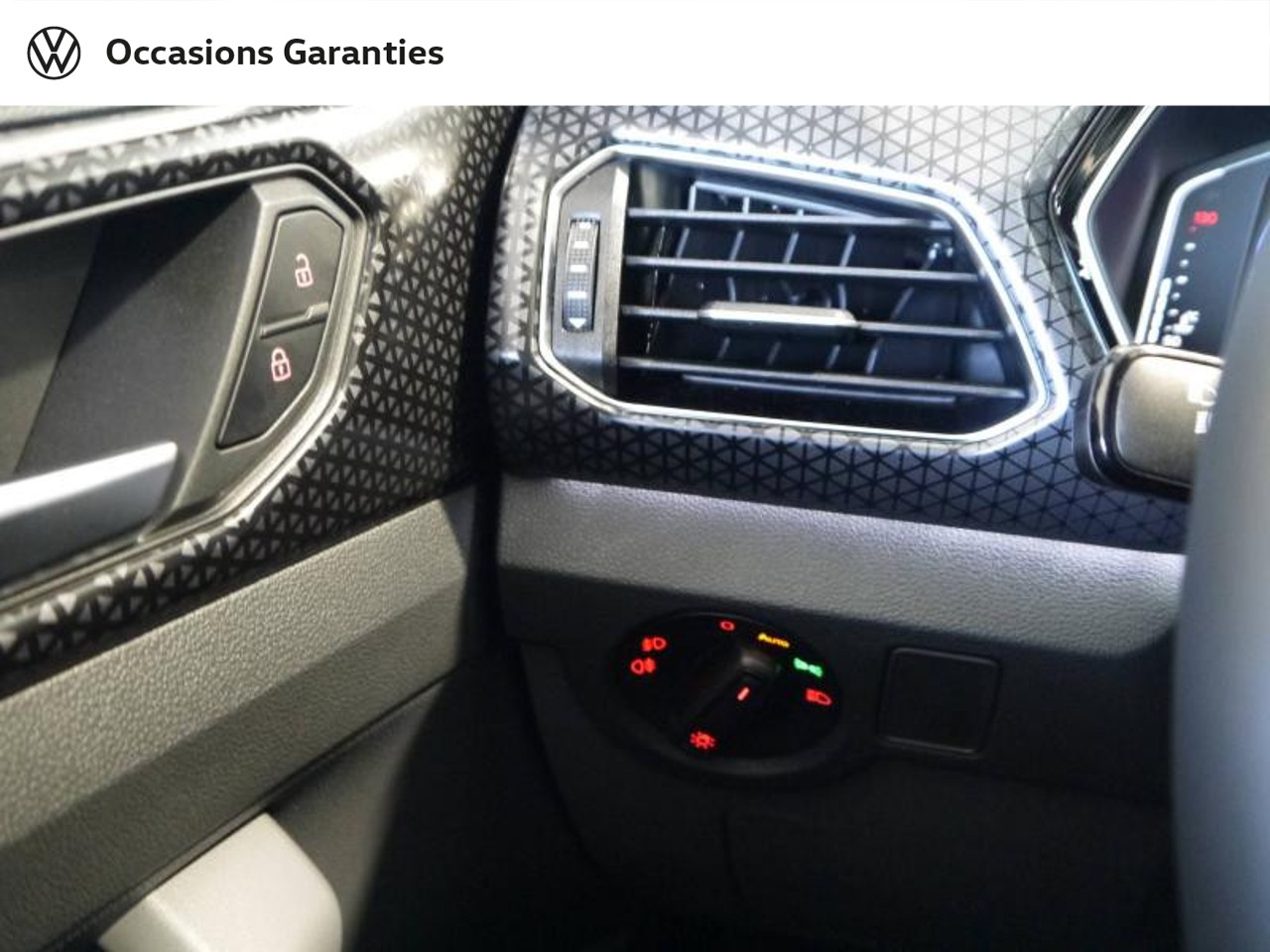 Voitures occasions VOLKSWAGEN T-CROSS Carat Villeneuve-d'Ascq
