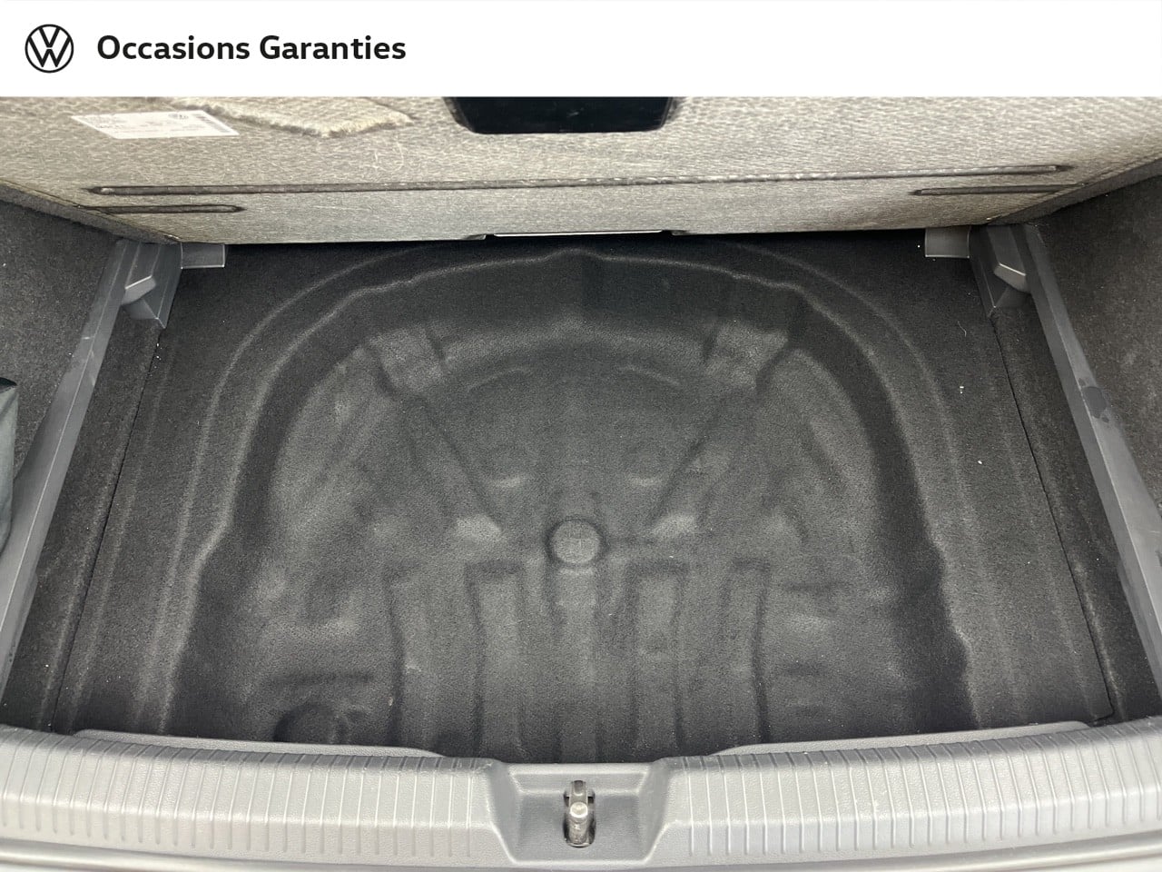 Voitures occasions VOLKSWAGEN GOLF Life 1st Orvault