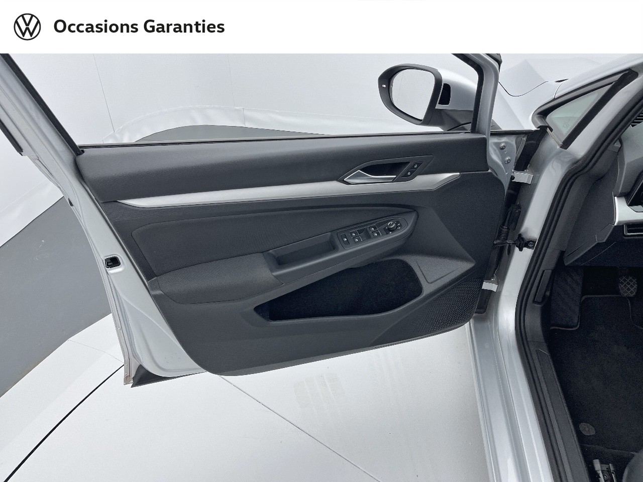 Voitures occasions VOLKSWAGEN GOLF Life 1st Orvault