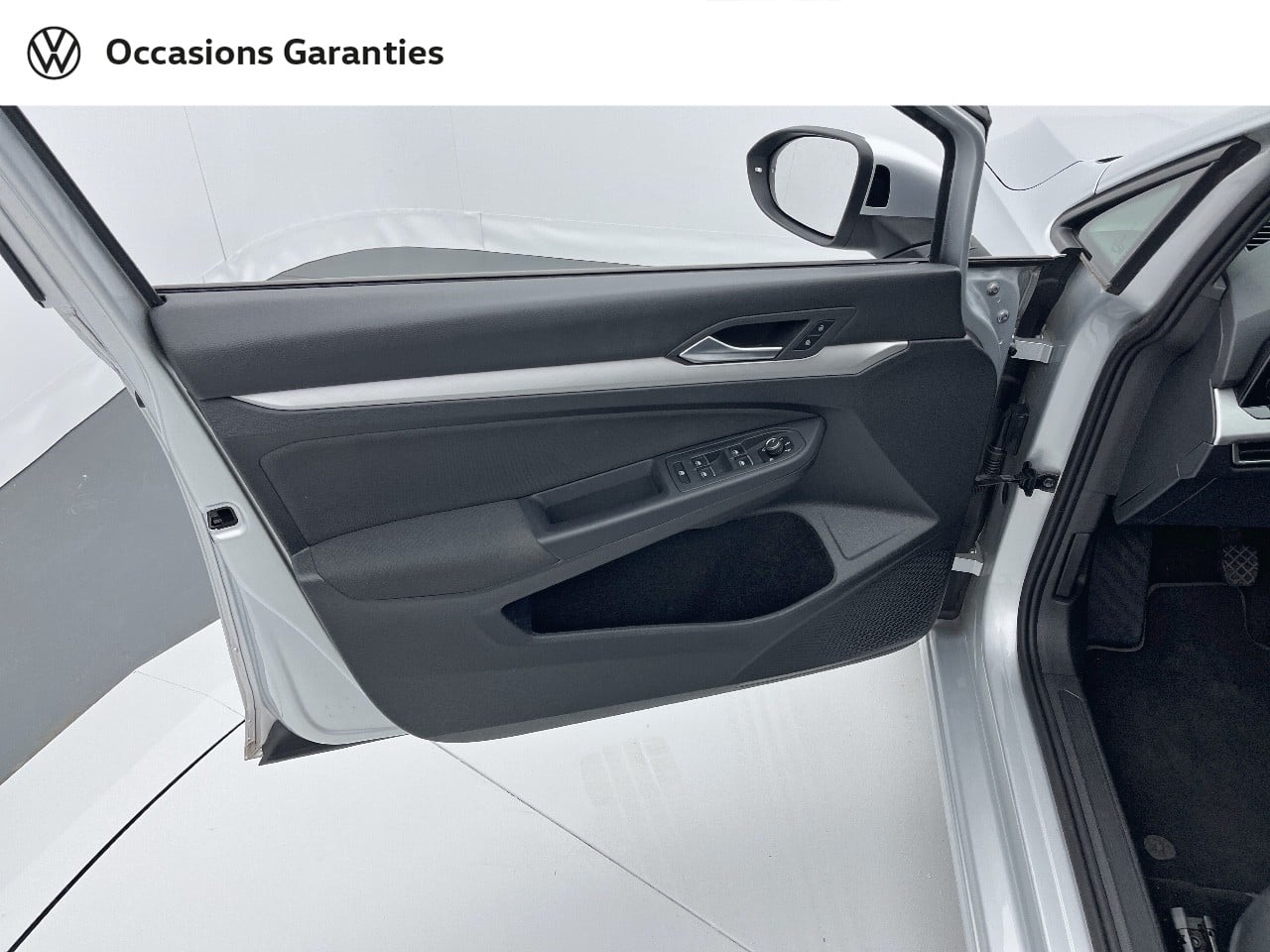Voitures occasions VOLKSWAGEN GOLF Life 1st Orvault