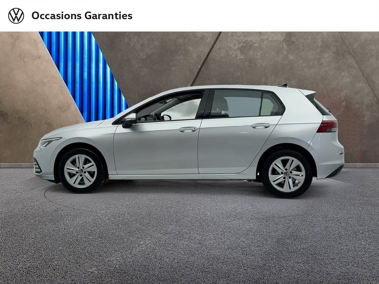 Voitures occasions VOLKSWAGEN GOLF Life 1st Orvault