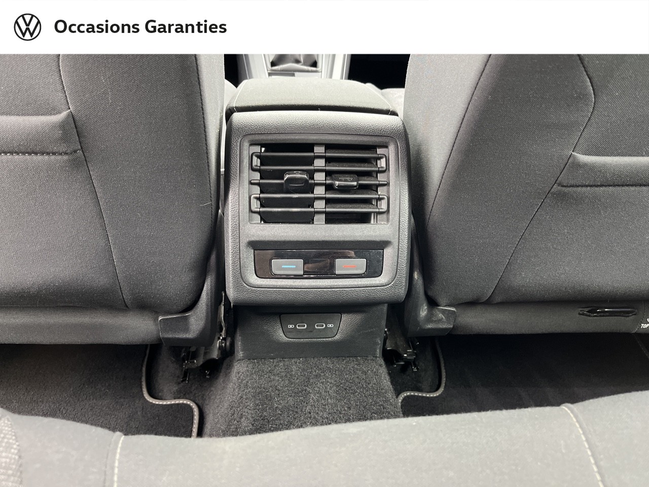 Voitures occasions VOLKSWAGEN GOLF Life 1st Orvault