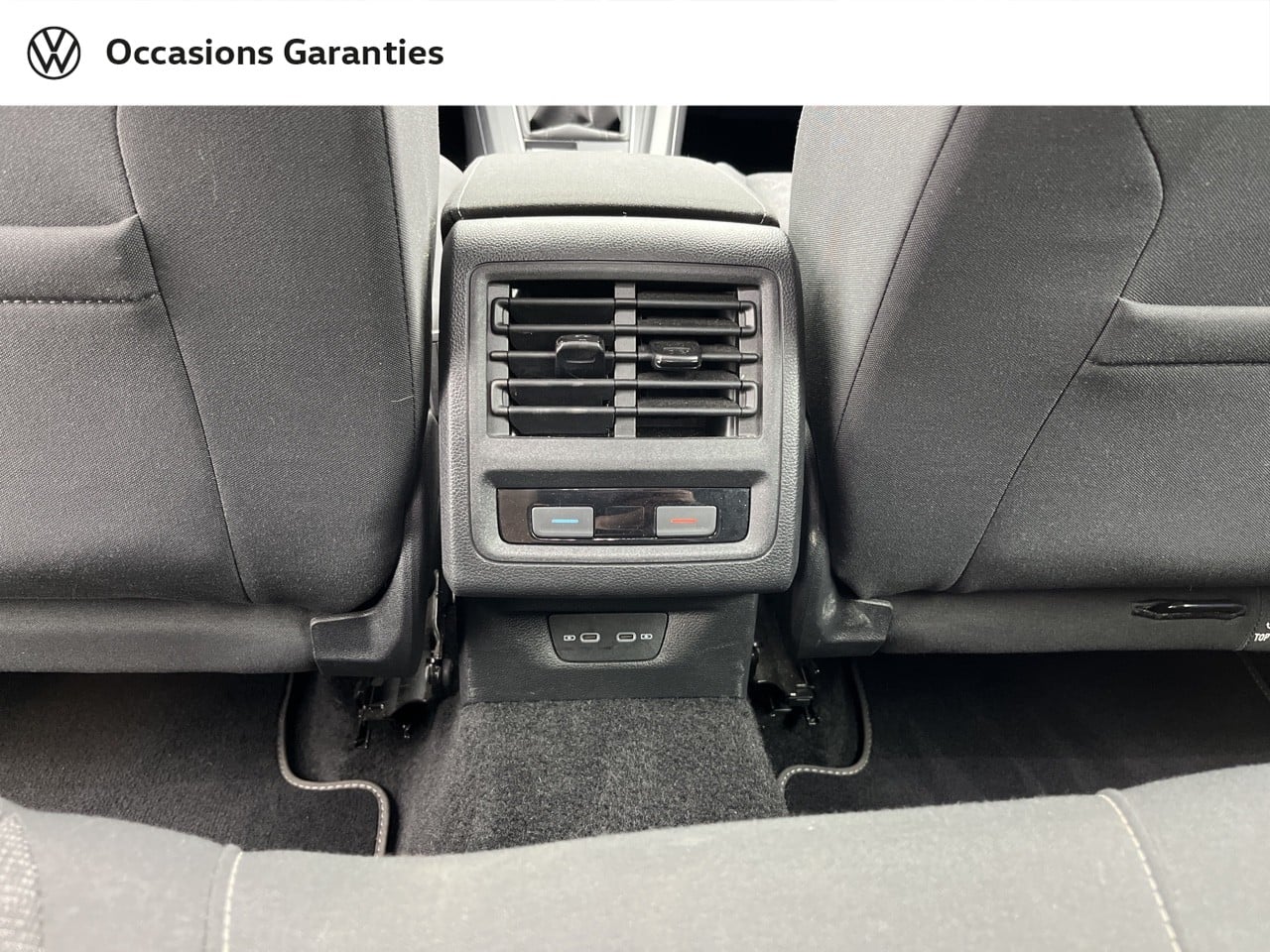Voitures occasions VOLKSWAGEN GOLF Life 1st Orvault