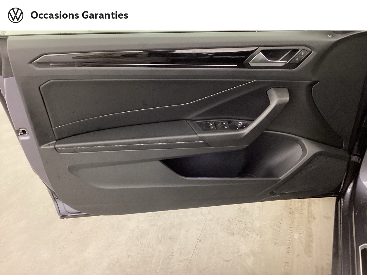 Voitures occasions VOLKSWAGEN T-Roc Cabriolet R-Line Mougins