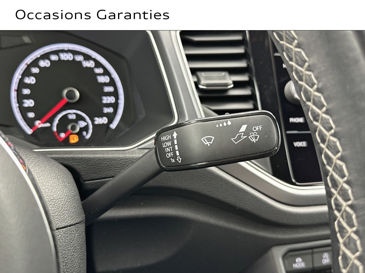 Voitures occasions VOLKSWAGEN T-Roc Cabriolet R-Line Saint-Thibault-des-Vignes