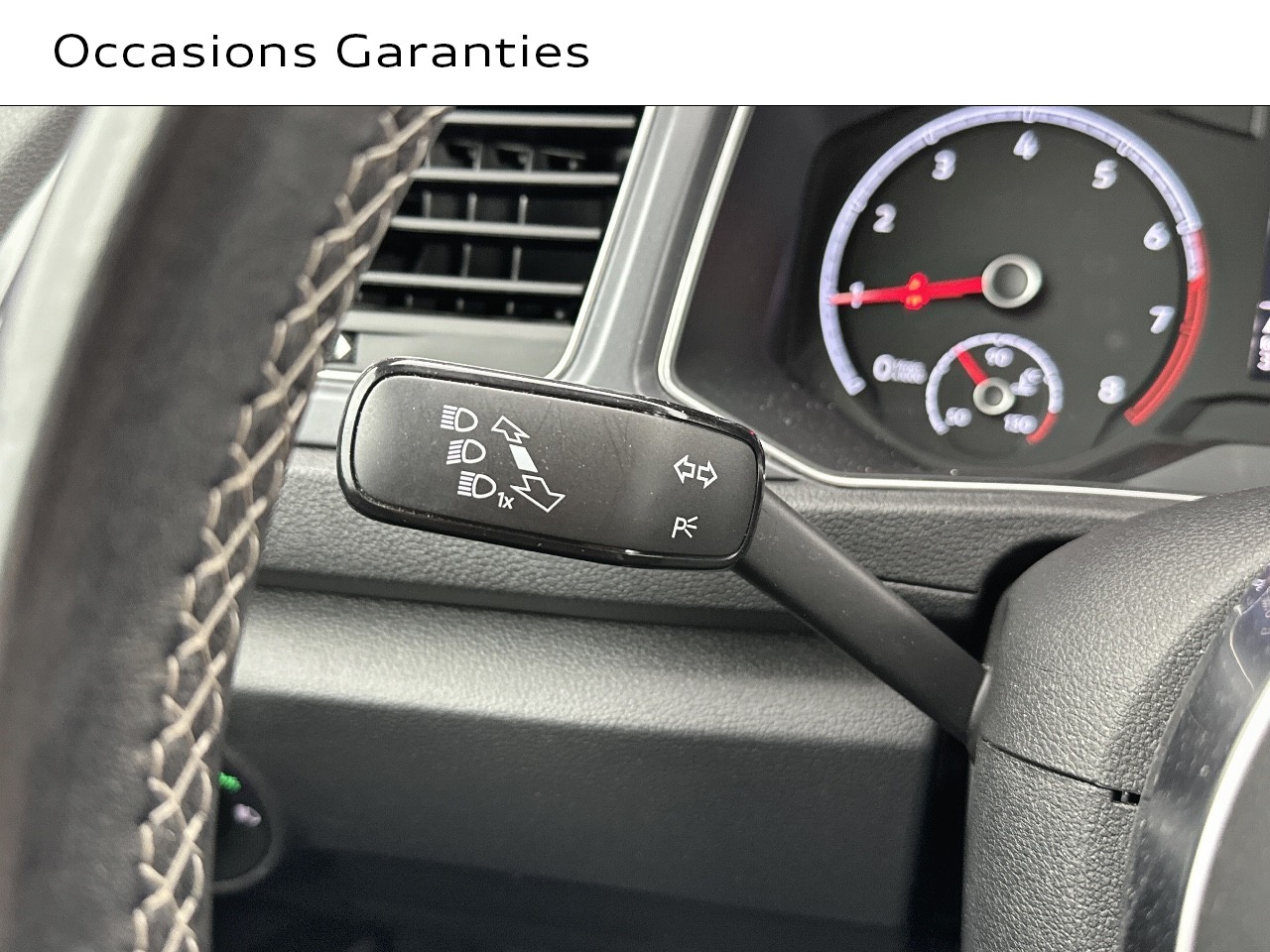 Voitures occasions VOLKSWAGEN T-Roc Cabriolet R-Line Saint-Thibault-des-Vignes