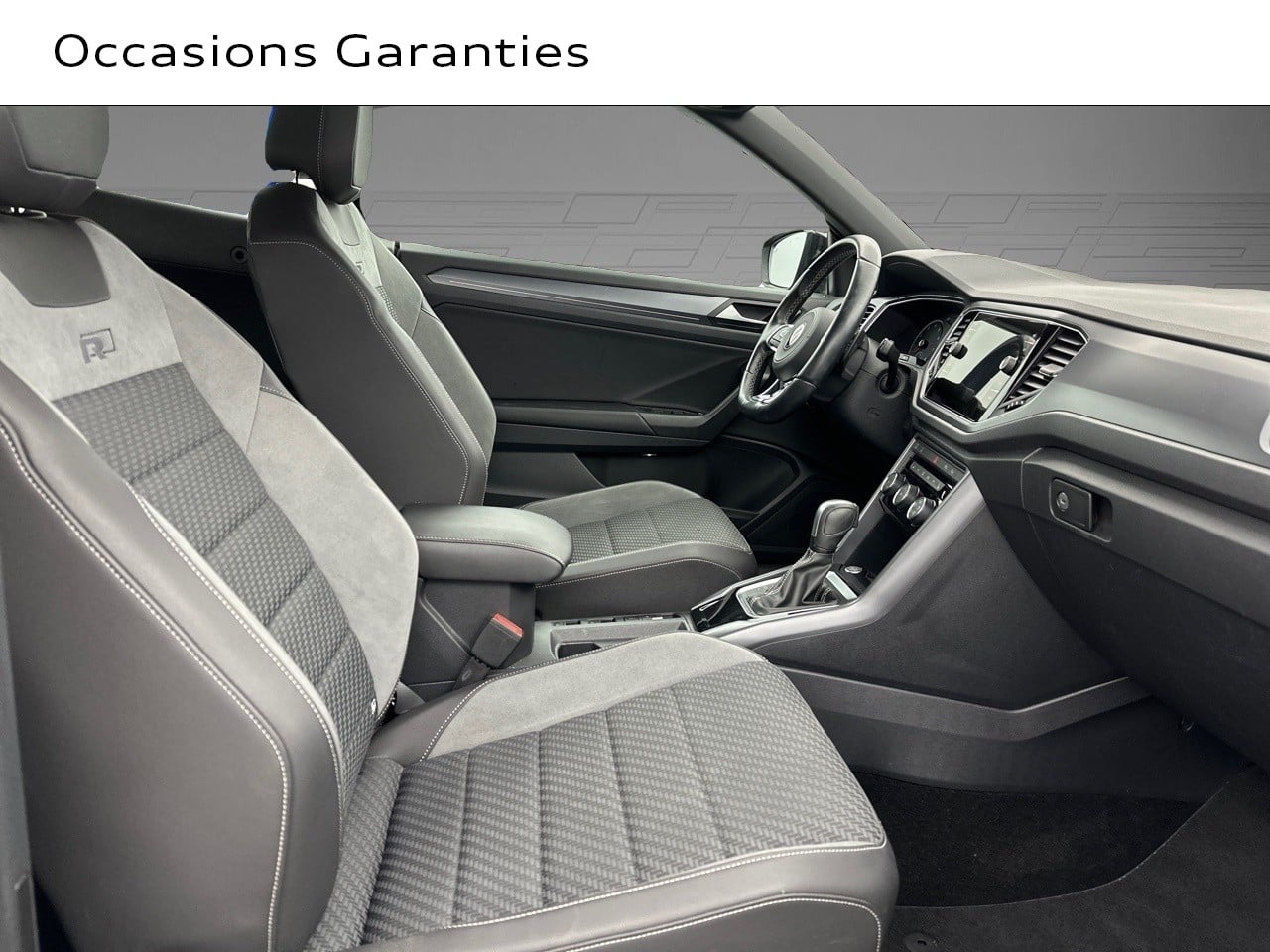 Voitures occasions VOLKSWAGEN T-Roc Cabriolet R-Line Saint-Thibault-des-Vignes