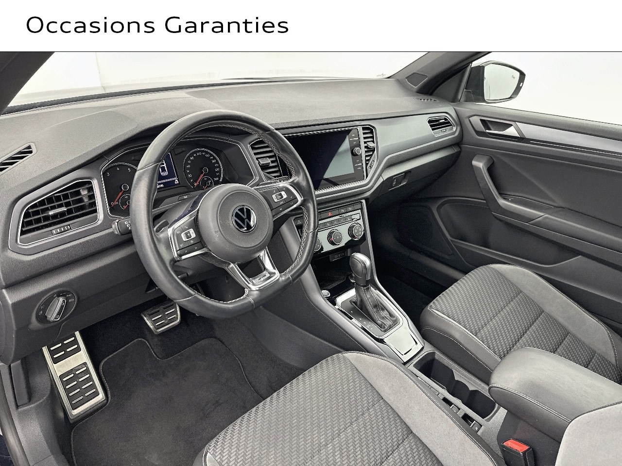 Voitures occasions VOLKSWAGEN T-Roc Cabriolet R-Line Saint-Thibault-des-Vignes