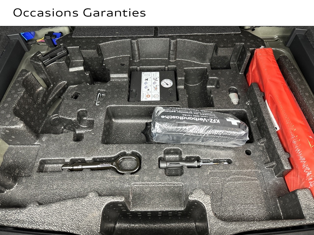 Voitures occasions VOLKSWAGEN T-Roc Cabriolet R-Line Saint-Thibault-des-Vignes