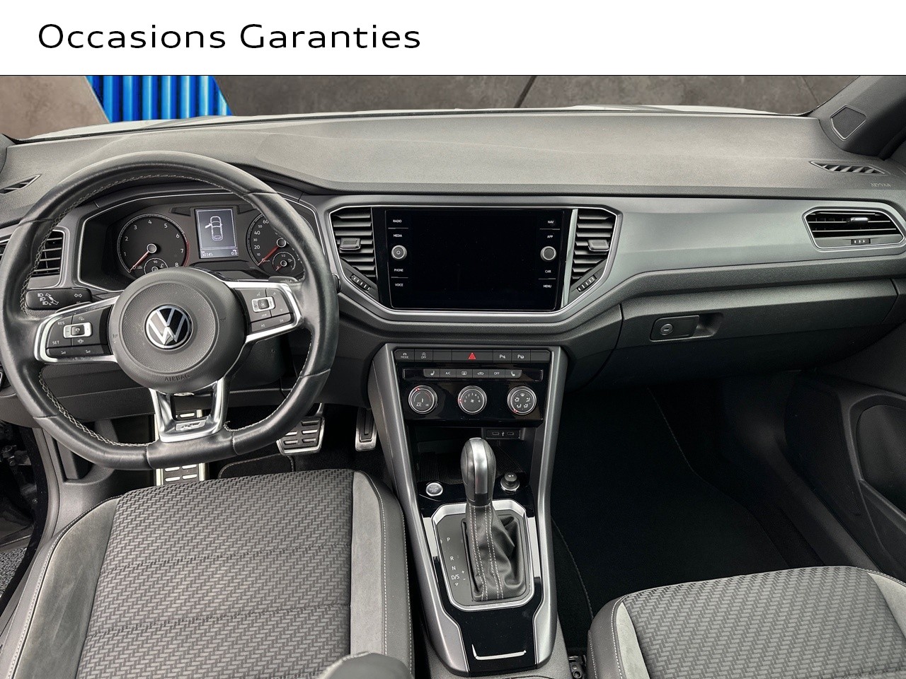 Voitures occasions VOLKSWAGEN T-Roc Cabriolet R-Line Saint-Thibault-des-Vignes