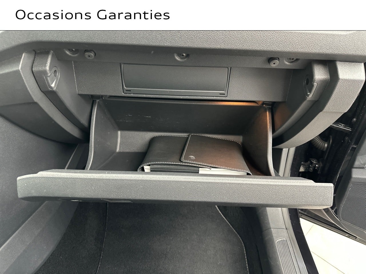 Voitures occasions VOLKSWAGEN T-Roc Cabriolet R-Line Saint-Thibault-des-Vignes