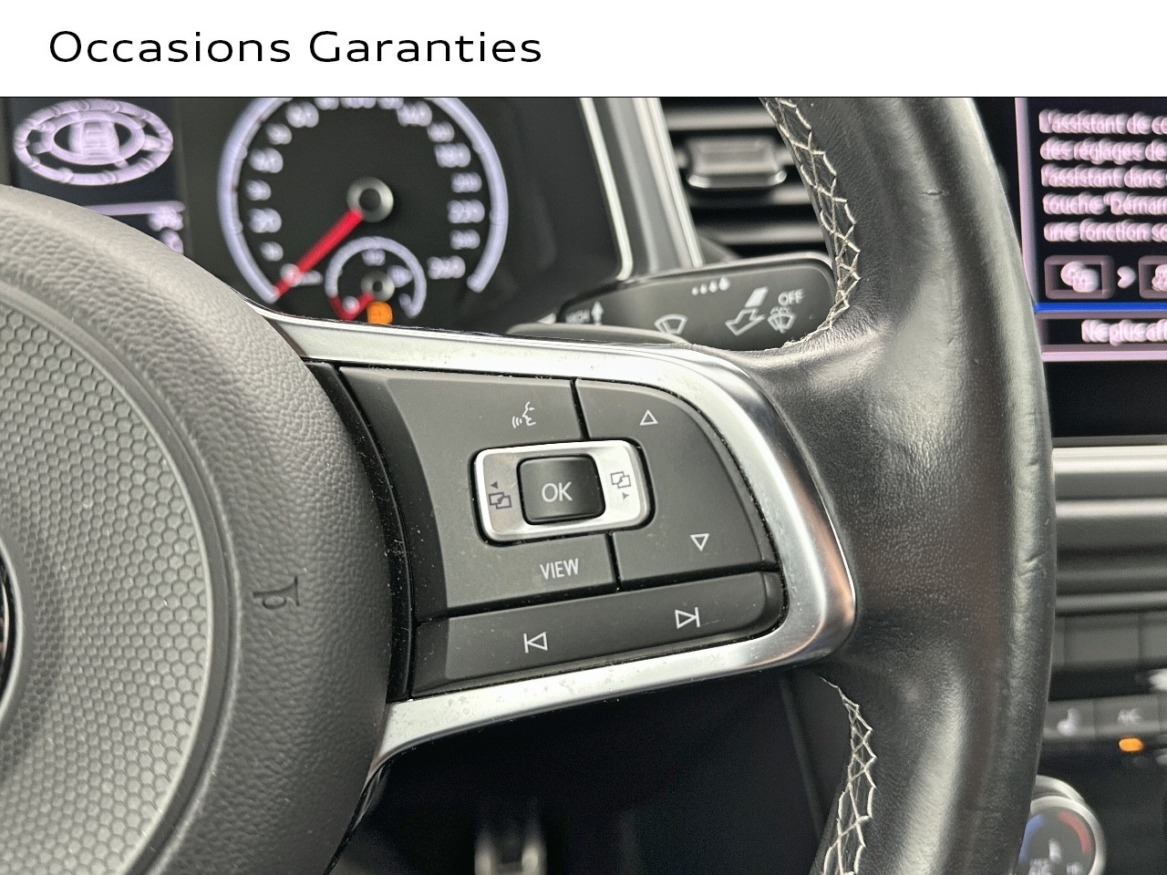 Voitures occasions VOLKSWAGEN T-Roc Cabriolet R-Line Saint-Thibault-des-Vignes