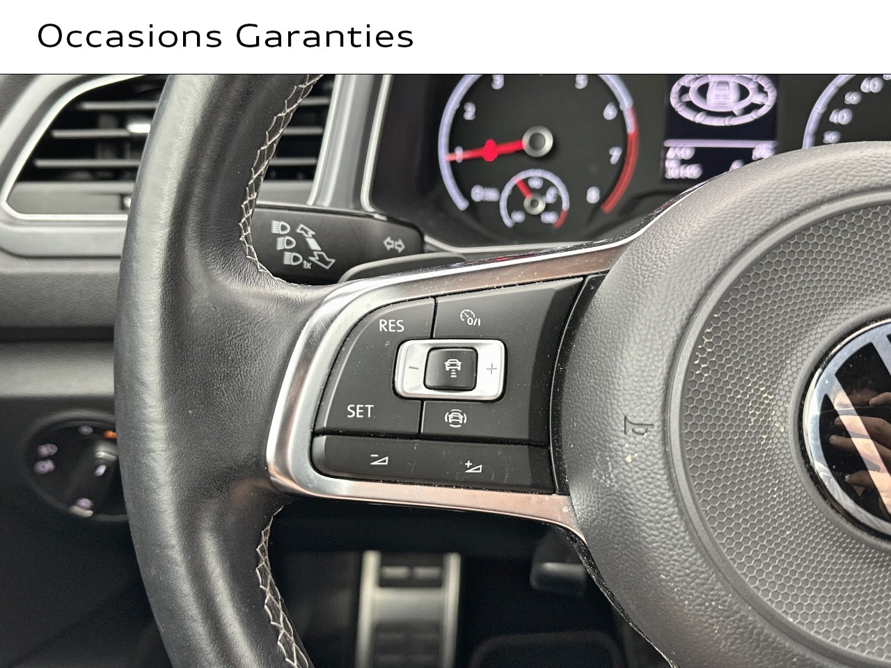 Voitures occasions VOLKSWAGEN T-Roc Cabriolet R-Line Saint-Thibault-des-Vignes