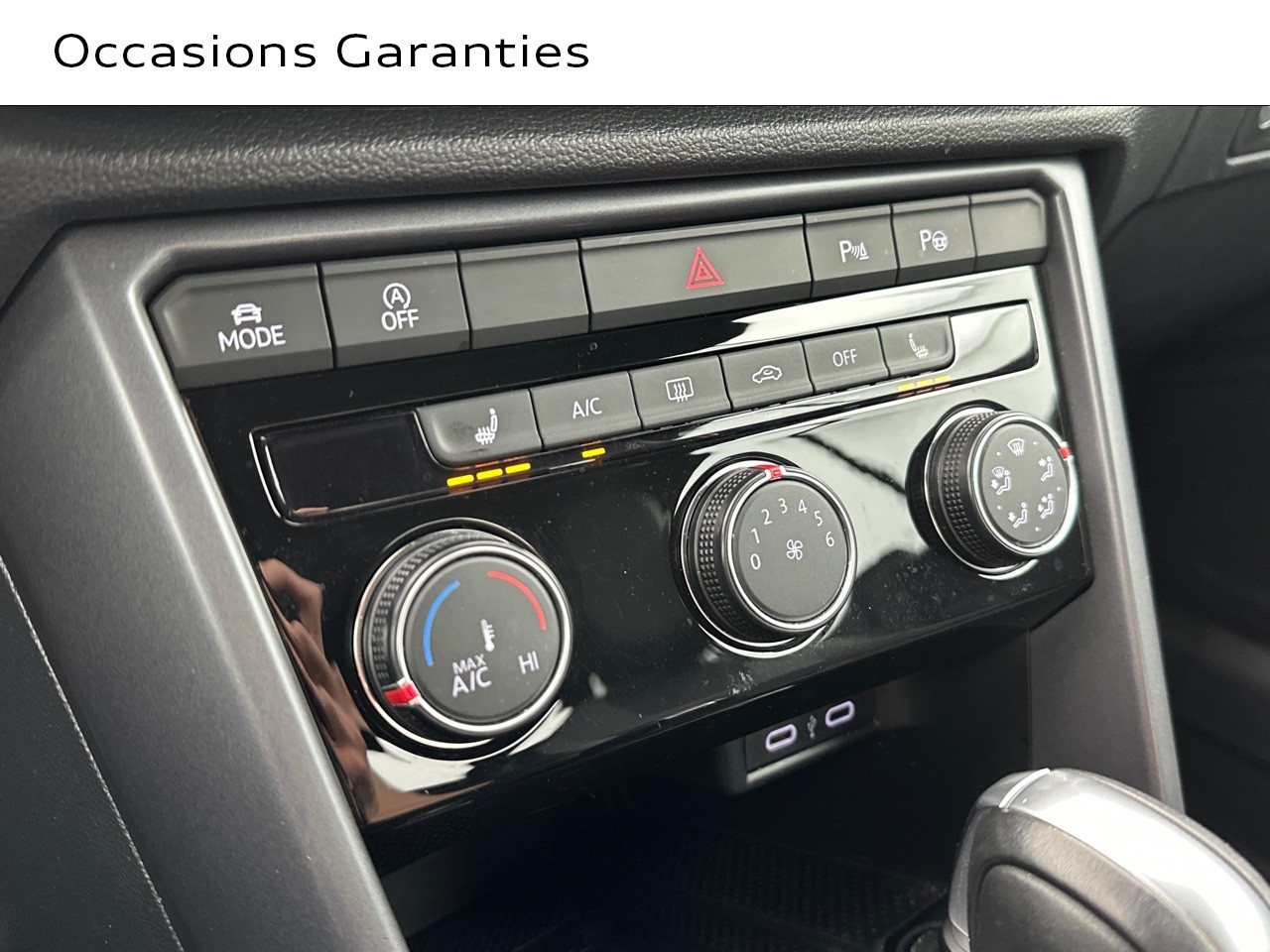 Voitures occasions VOLKSWAGEN T-Roc Cabriolet R-Line Saint-Thibault-des-Vignes