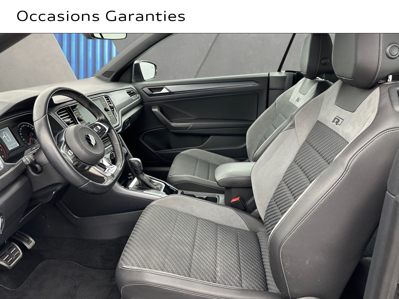 Voitures occasions VOLKSWAGEN T-Roc Cabriolet R-Line Saint-Thibault-des-Vignes