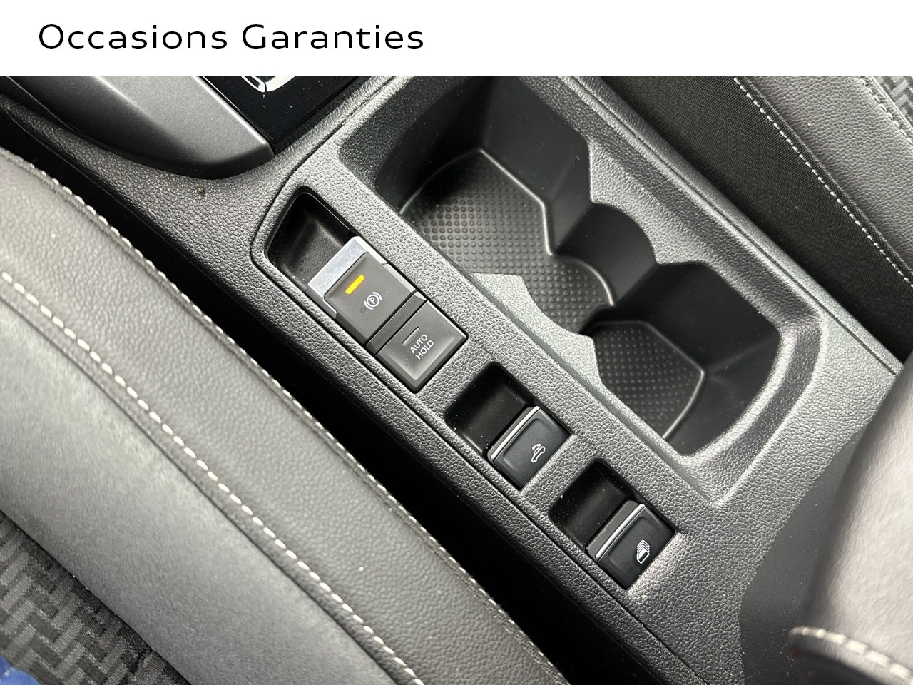 Voitures occasions VOLKSWAGEN T-Roc Cabriolet R-Line Saint-Thibault-des-Vignes