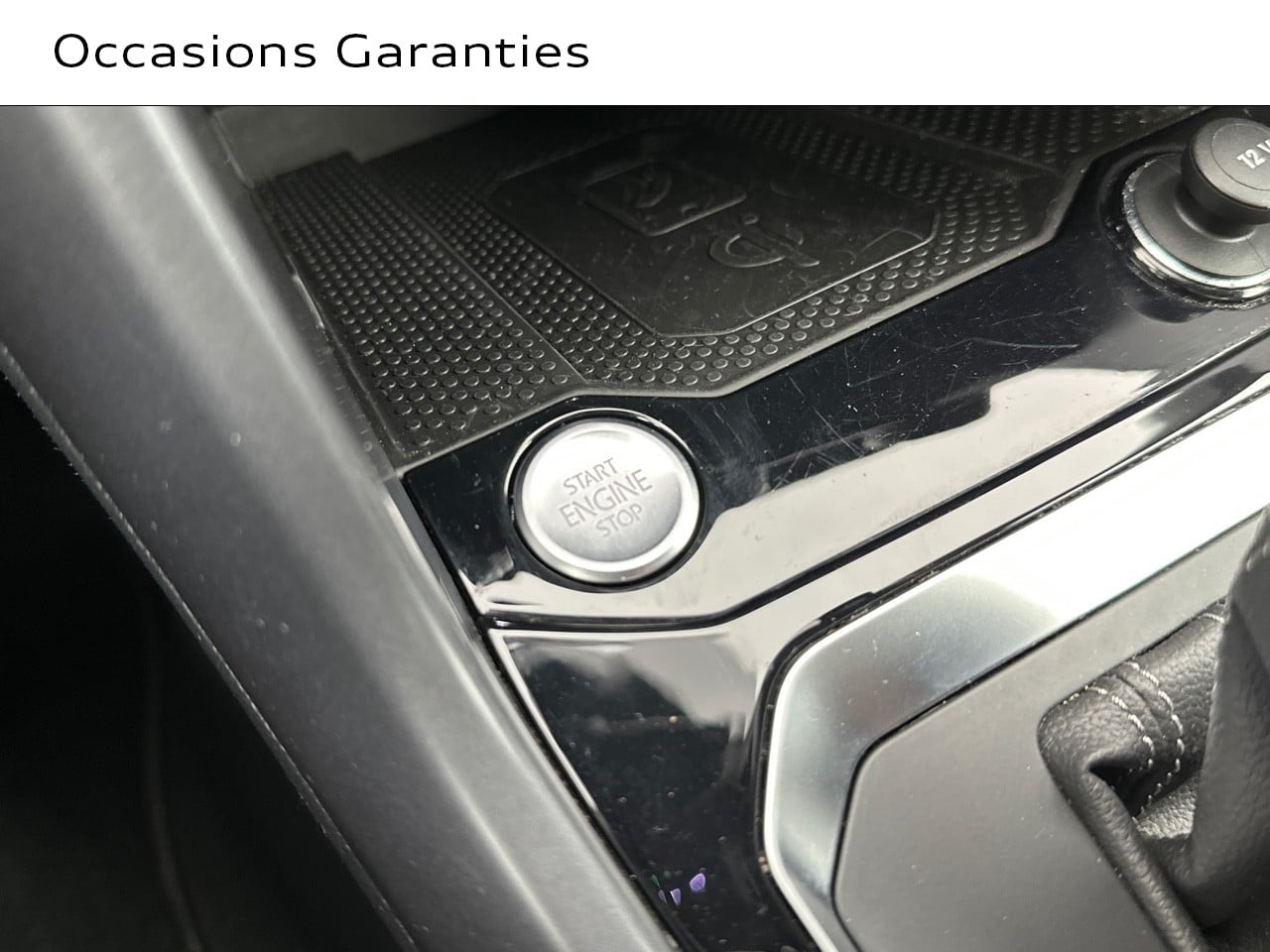 Voitures occasions VOLKSWAGEN T-Roc Cabriolet R-Line Saint-Thibault-des-Vignes