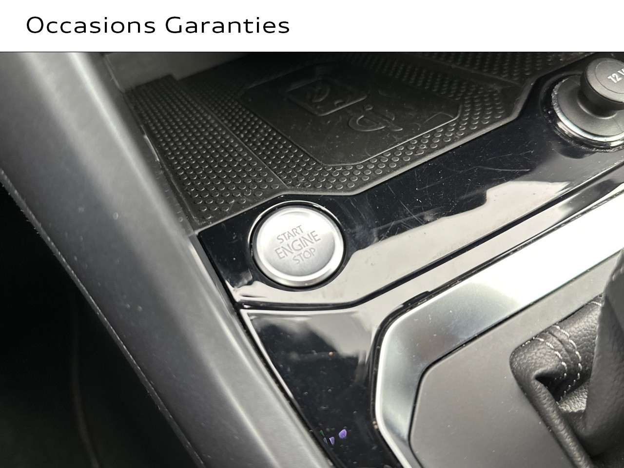 Voitures occasions VOLKSWAGEN T-Roc Cabriolet R-Line Saint-Thibault-des-Vignes