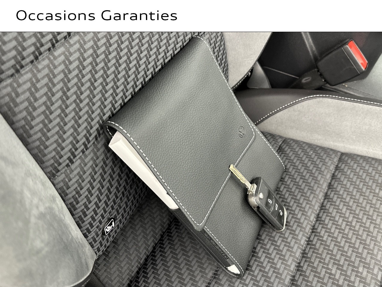 Voitures occasions VOLKSWAGEN T-Roc Cabriolet R-Line Saint-Thibault-des-Vignes