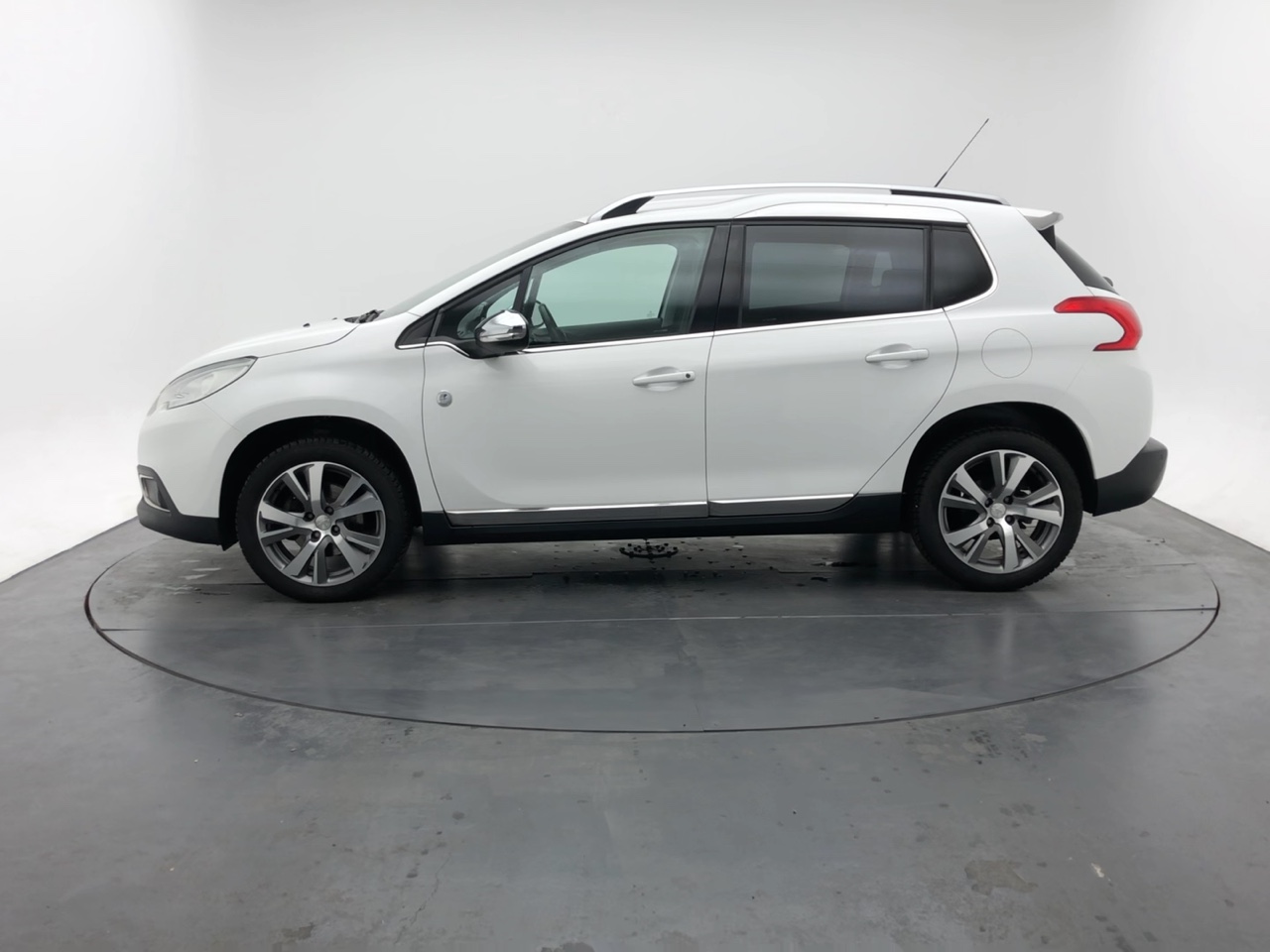 PEUGEOT 100 10.10 e-HDi10105 FAP Crossway occasion - 10x10 suv - manuelle - 710 100 km - GRENOBLE (10) PEUGEOT 100 10.10 e-HDi10105 FAP Crossway occasion - 10x10 suv - manuelle - 710 100 km - GRENOBLE (10)