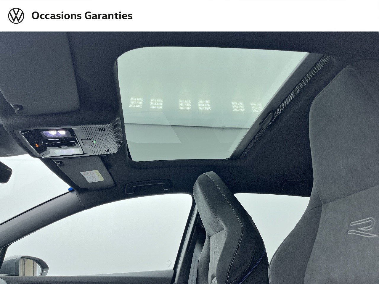 Voitures occasions VOLKSWAGEN GOLF R-Line Orvault