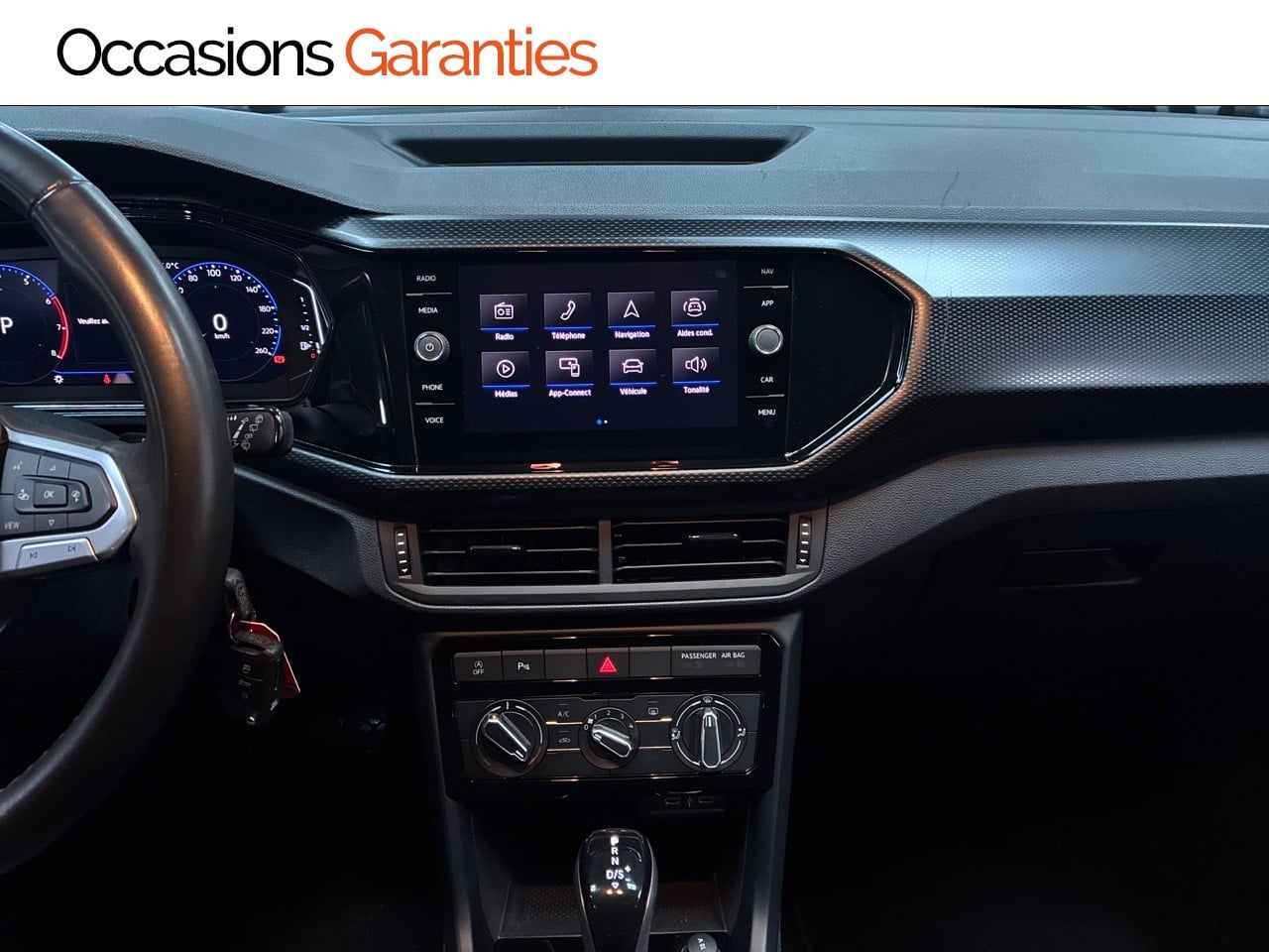 Voitures occasions VOLKSWAGEN T-CROSS Life Tech Clermont-Ferrand