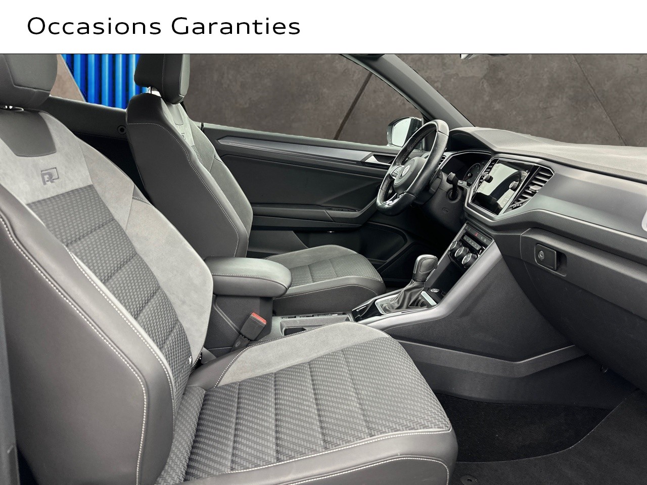Voitures occasions VOLKSWAGEN T-Roc Cabriolet R-Line Saint-Thibault-des-Vignes