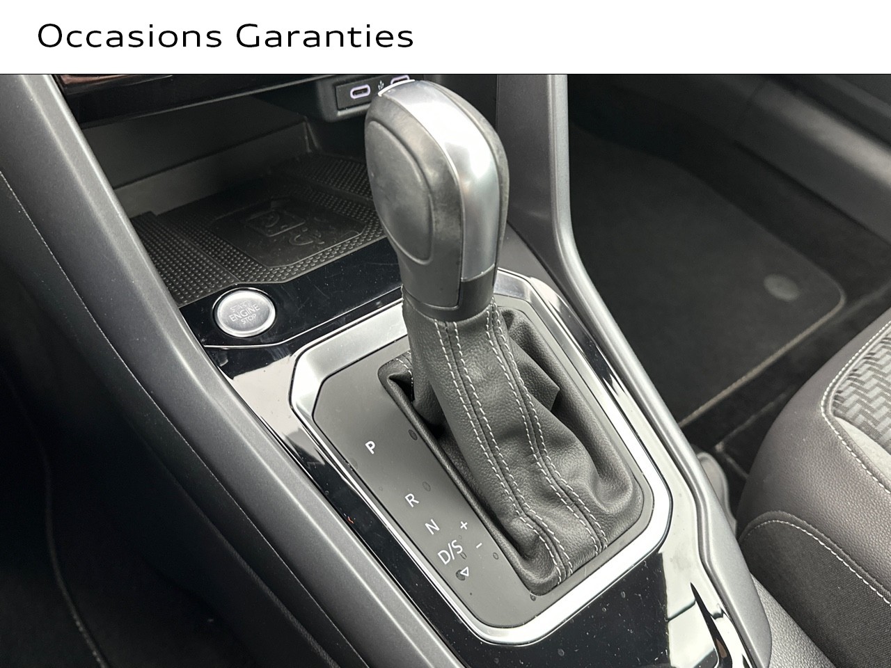 Voitures occasions VOLKSWAGEN T-Roc Cabriolet R-Line Saint-Thibault-des-Vignes