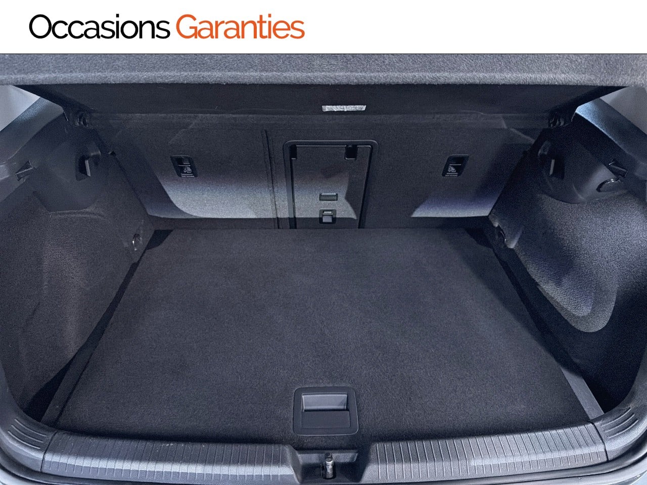 Voitures occasions VOLKSWAGEN GOLF Active Clermont-Ferrand